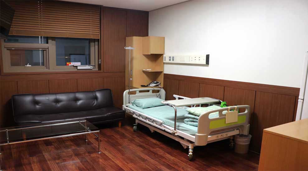 인본병원 파주운정점 6층 병동 1인실 입니다.